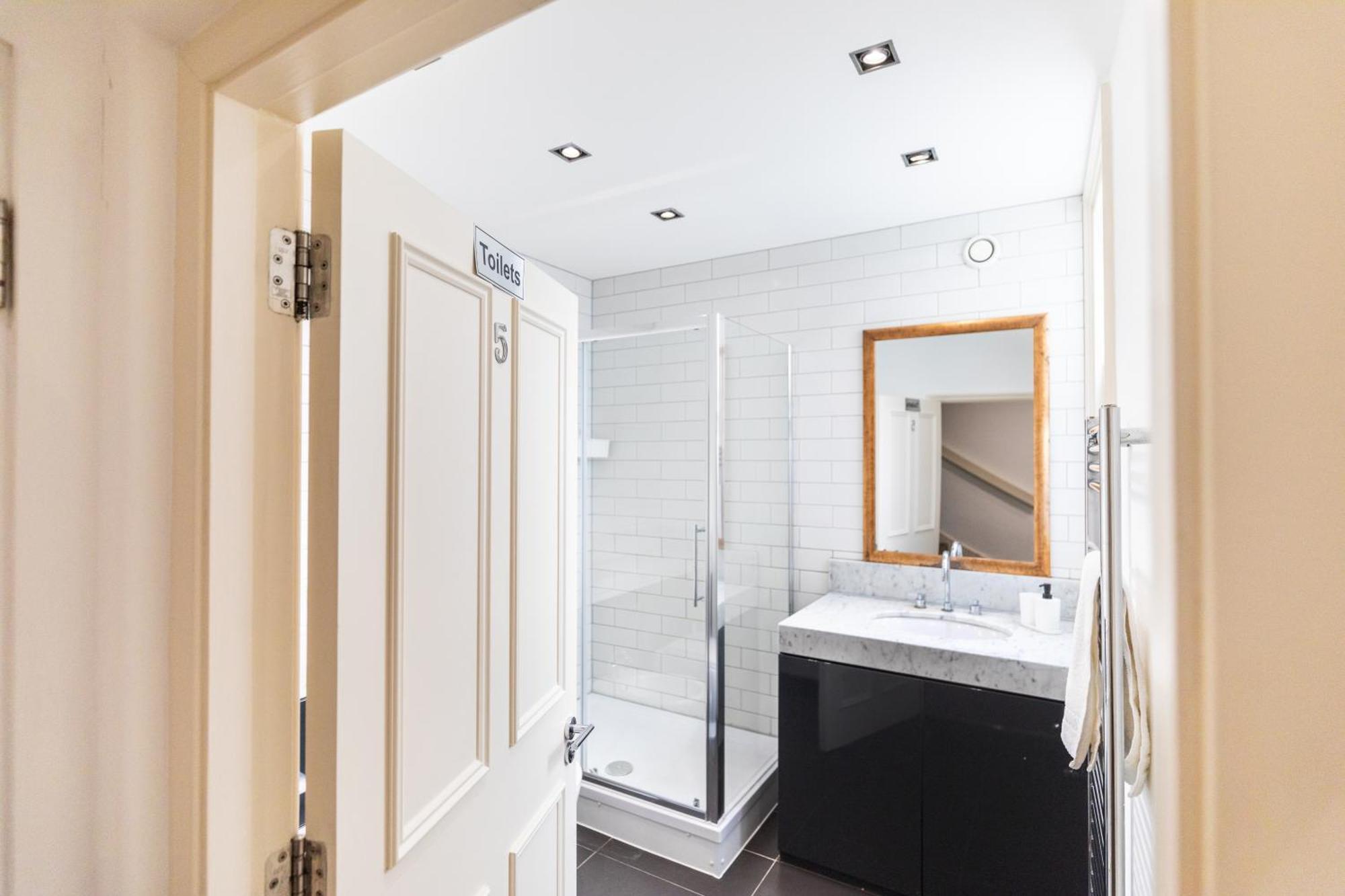The Chapter - Mayfair Residences Londen Buitenkant foto